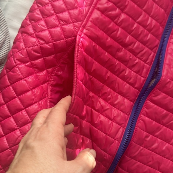 Vineyard Vines Women's Puffer Vest Rhododendron Pink, Size M - Picture 4 of 9